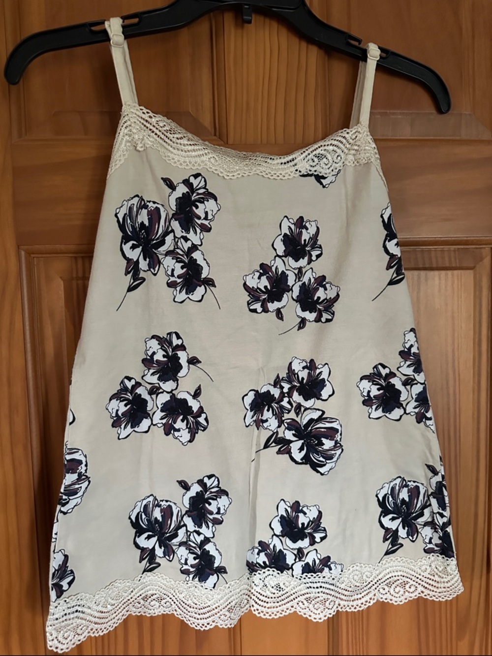 Ann Taylor Cream Floral Lace-Trim Tank Top great condition